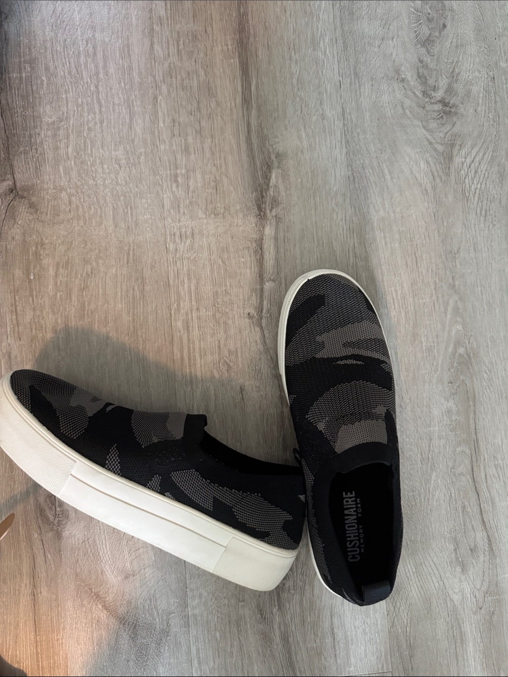 Cushionaire Women's Black & Gray Slip-On Sneakers